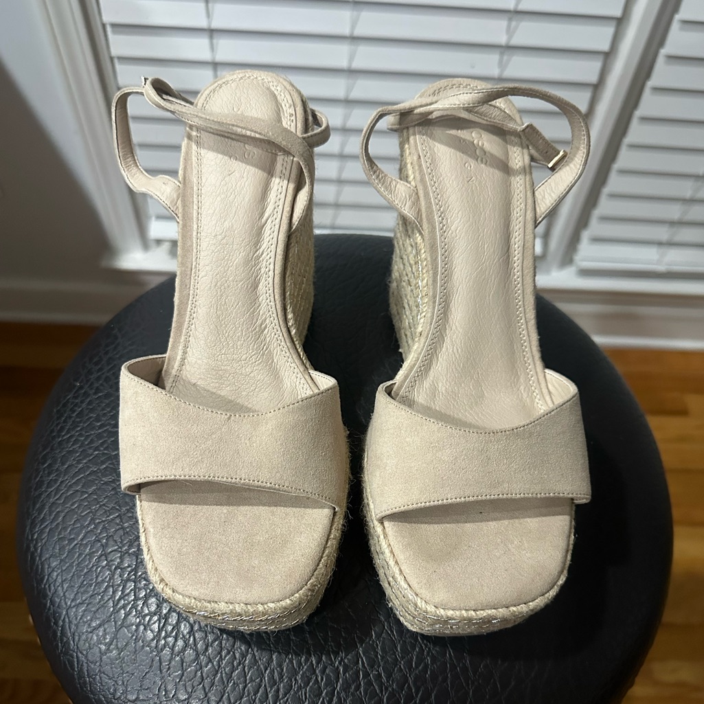 Chic Tan/Cream Women's Wedge Sandals Size 9! Best Offer Accepted!
